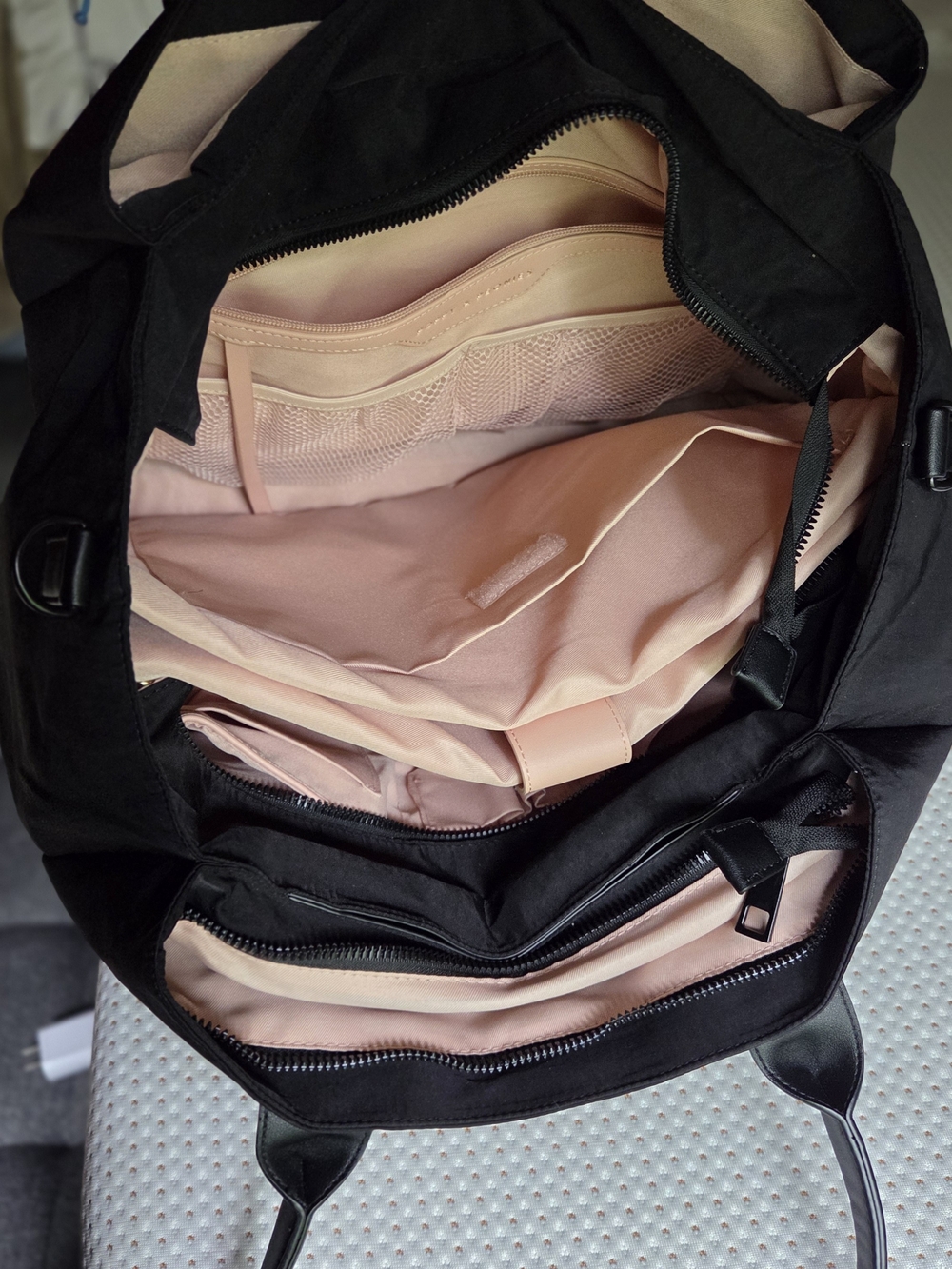 Poppy & Peonies The Daily Tote - Picture 5 of 10
